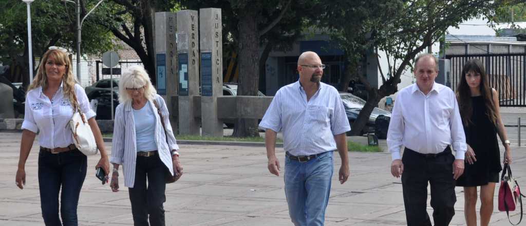 Imputan a Lobos y su esposa por enriquecimiento ilícito