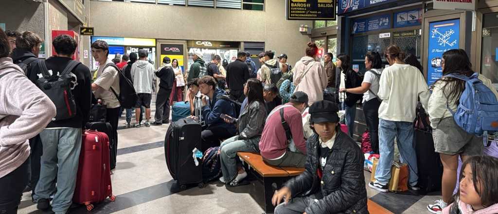 Mendocinos quedaron varados en la terminal de Viña por el cierre del Paso