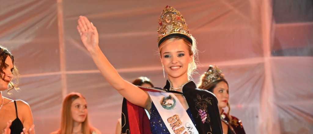 Mariana Belén Perra Cucatto fue coronada Reina de General Alvear