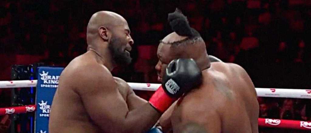 Le volaron la peluca de una trompada, la tiró al público y ganó la pelea