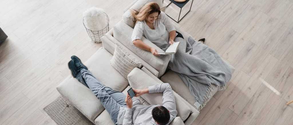 Ni sill&oacute;n ni sof&aacute; cl&aacute;sico: el mueble vers&aacute;til que gana espacio en los hogares