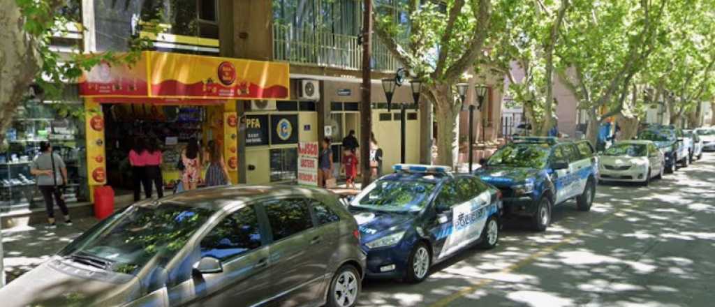 Un hombre fue detenido por fumar marihuana frente a la Policía Federal