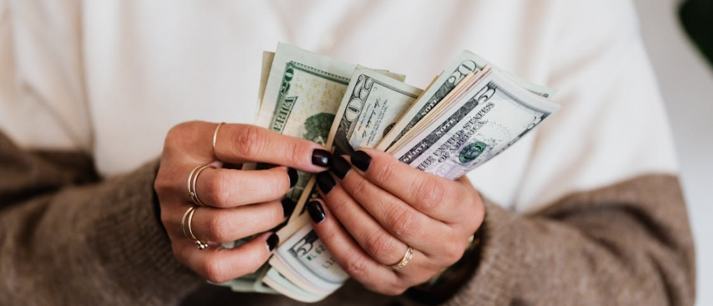 Dólares del colchón: el paso obligatorio que complica a los monotributistas