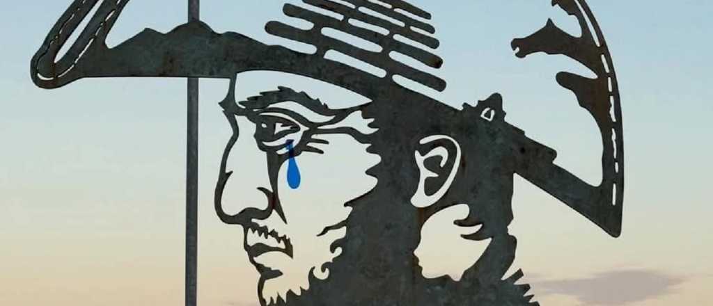 La l&aacute;grima de San Mart&iacute;n: un artista intervino una escultura del pr&oacute;cer 