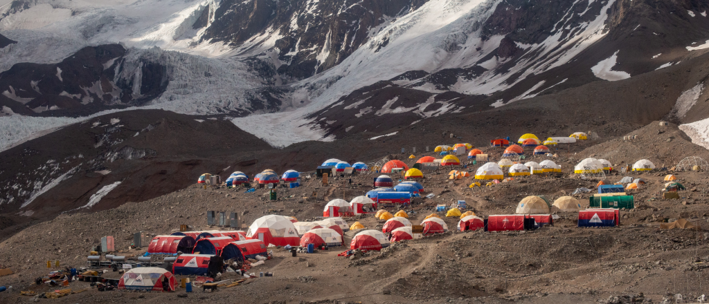 Aconcagua redefine su modelo: lanzan un concurso para concesionar servicios en el parque