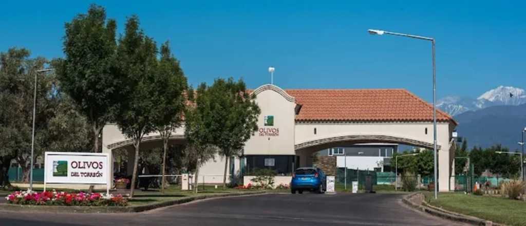 Iba ebria, choc&oacute; contra la valla de un barrio privado y fue detenida