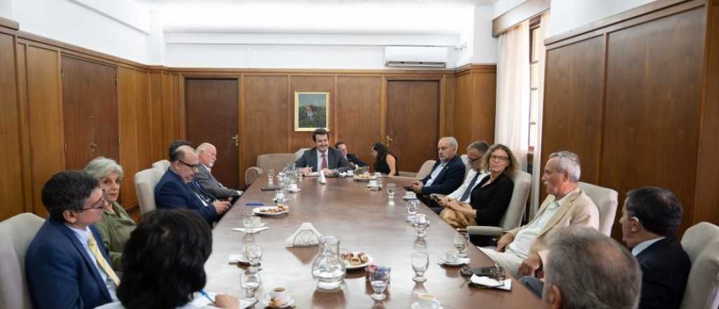 Reuni&oacute;n clave con c&oacute;nsules de distintos pa&iacute;ses en Mendoza