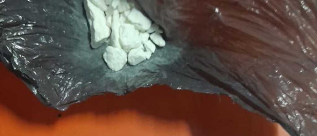 Dos mujeres fueron detenidas con coca&iacute;na en Guaymall&eacute;n