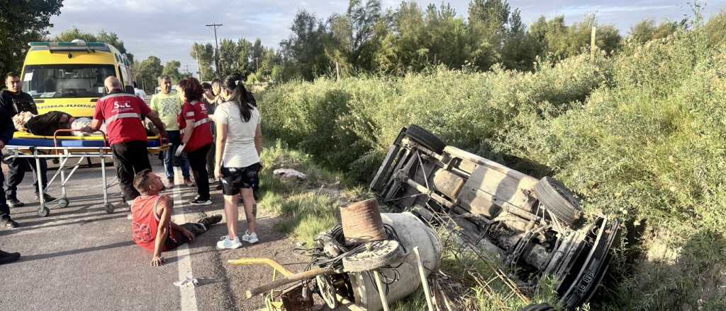 Volcó una camioneta con 6 personas en Guaymallén