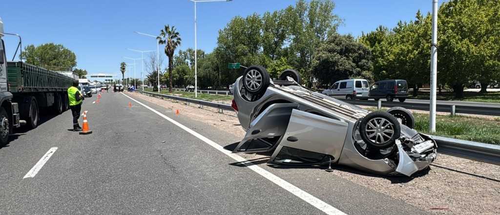 Video: vuelco en Acceso Sur a la altura de La Barraca