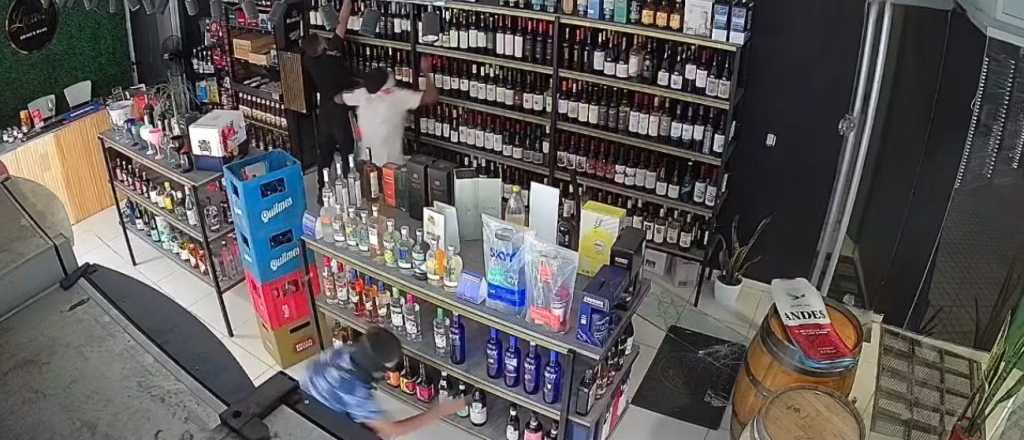 Video: reabri&oacute; un local de bebidas y a los tres d&iacute;as fue robado, en San Rafael