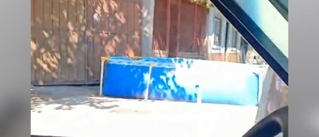 Video viral: el polémico método de los vecinos de un barrio para refrescarse