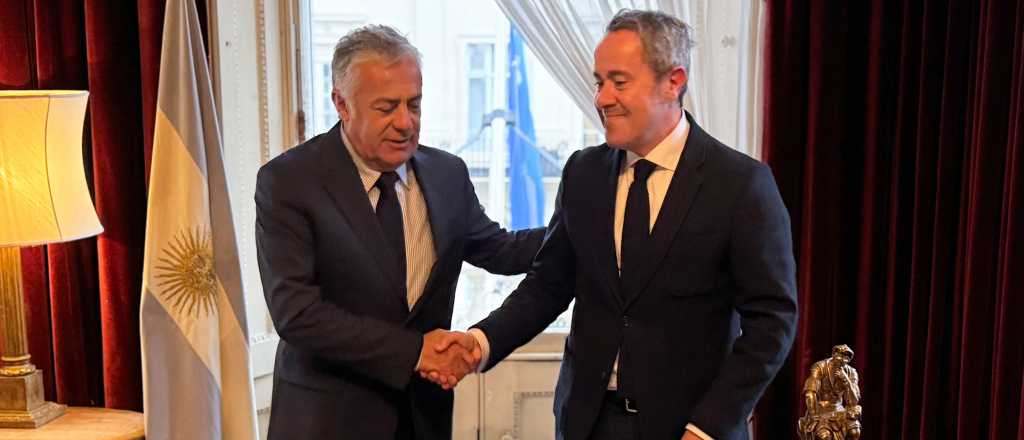 Cornejo sali&oacute; a buscar inversiones a Londres y firm&oacute; un acuerdo