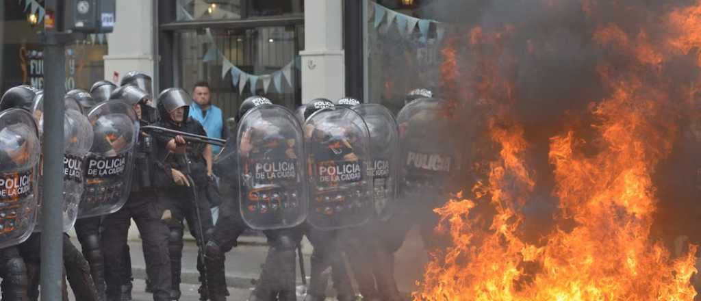 Denunciarán por terrorismo a los manifestantes tirabombas