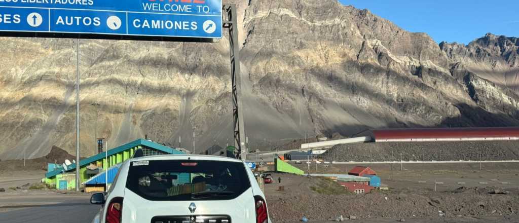 Largas filas y demoras de más de una hora para cruzar a Chile
