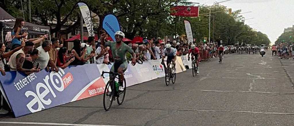 Román Mastrángelo ganó la segunda etapa de la Vuelta Ciclista de Mendoza