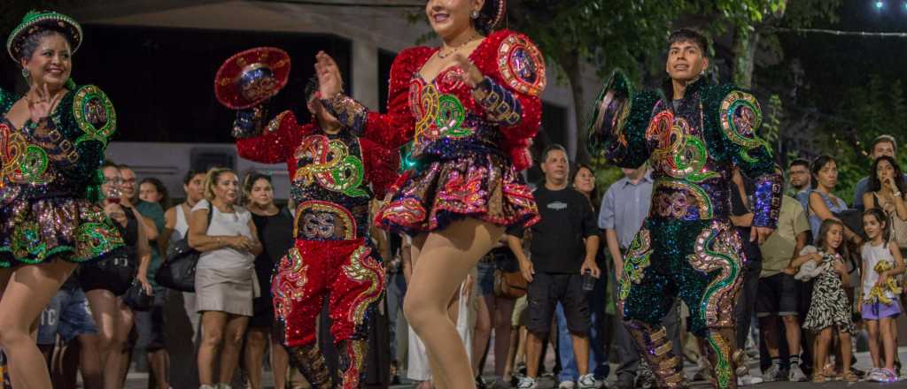 La edici&oacute;n carnavalera "cop&oacute;" el domingo en la renovada calle Sarmiento