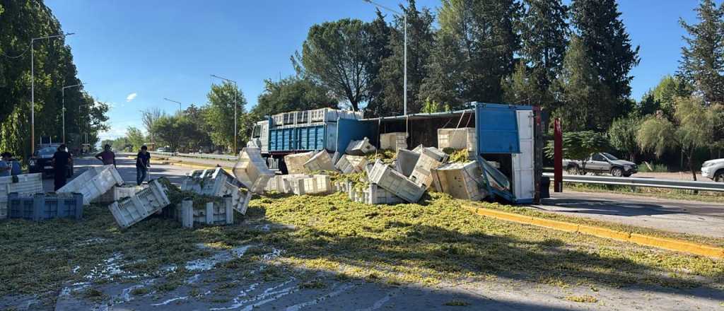 Aparatoso vuelco en El Carrizal