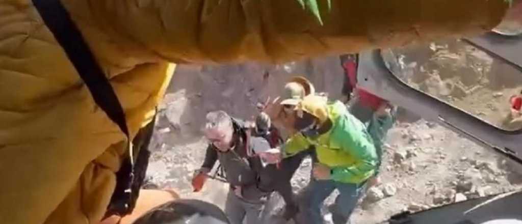 Desde el aire: rescataron a un gu&iacute;a que sufri&oacute; convulsiones en el Aconcagua