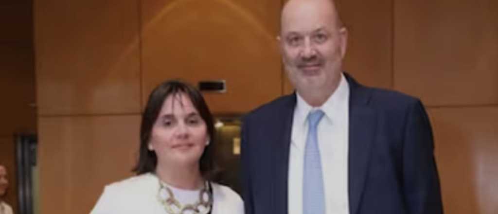 Denuncian penalmente a Sturzenegger por contrato millonario a su esposa