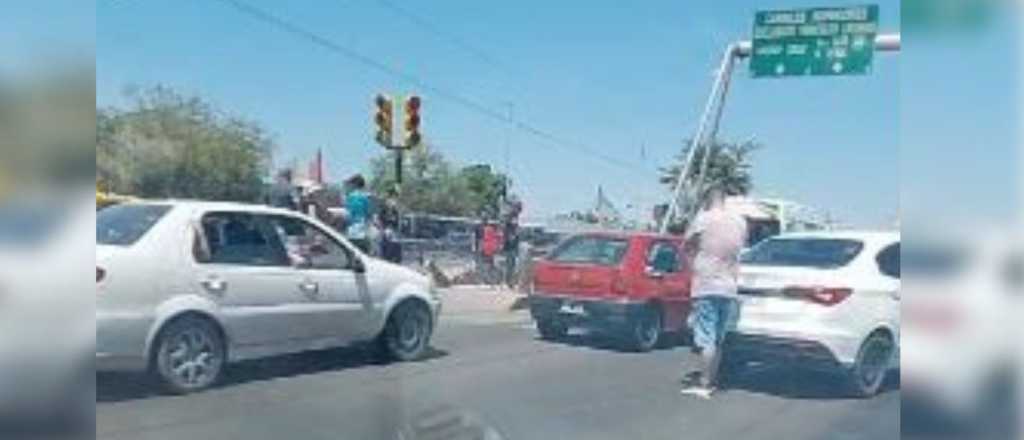 Video: fuerte choque frente a la Terminal de &Oacute;mnibus