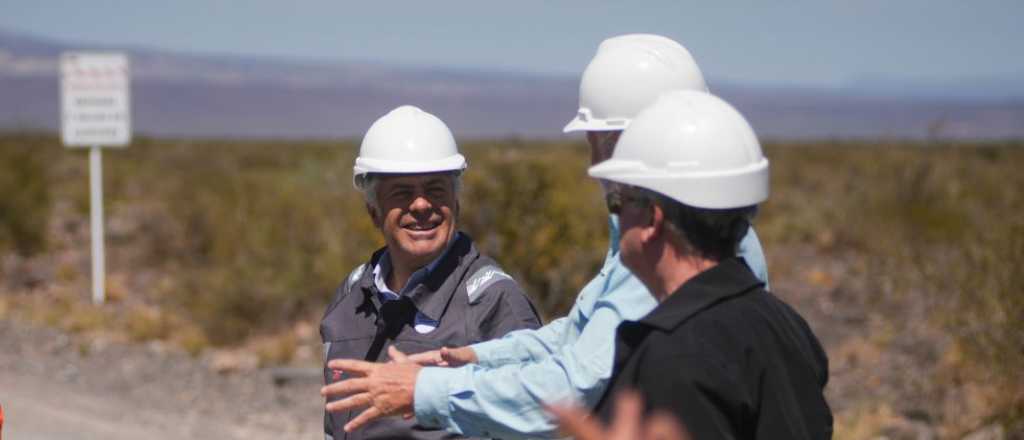 Cornejo recorrió la exploración en la Vaca Muerta mendocina