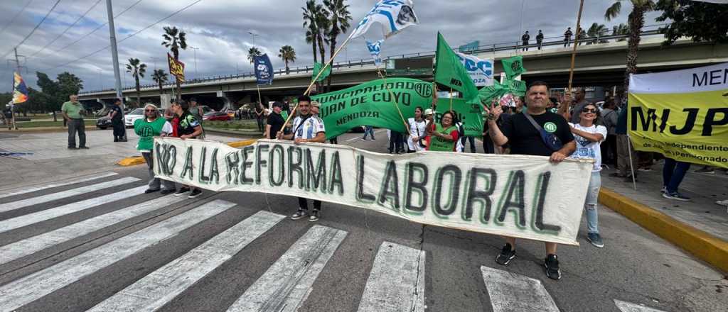 Unas 300 personas se manifiestan en el Nudo Vial