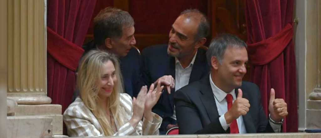 Desde los palcos, Karina, Adorni y Santilli celebraron en Diputados
