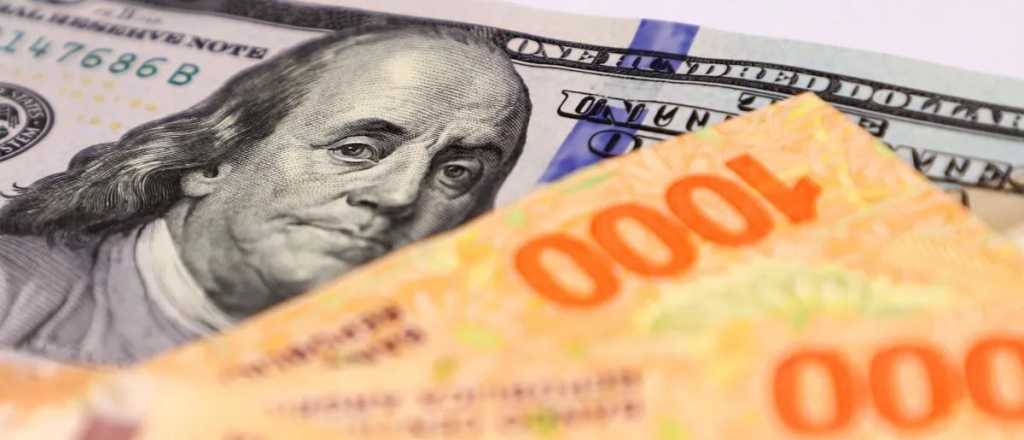 Dólar sin piso: la cotización oficial perforó los $1.400