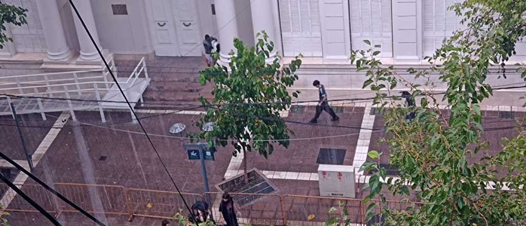 Video: cay&oacute; una intensa tormenta en el Gran Mendoza 
