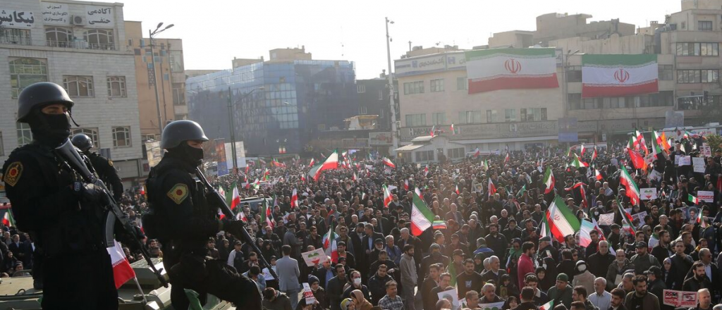 Trump acelera la presión militar sobre Irán y crece el temor a un conflicto