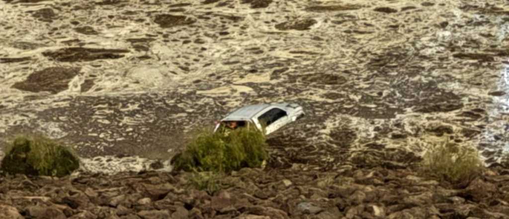 Hac&iacute;an motocross y los arrastr&oacute; la creciente en el Dique Fr&iacute;as