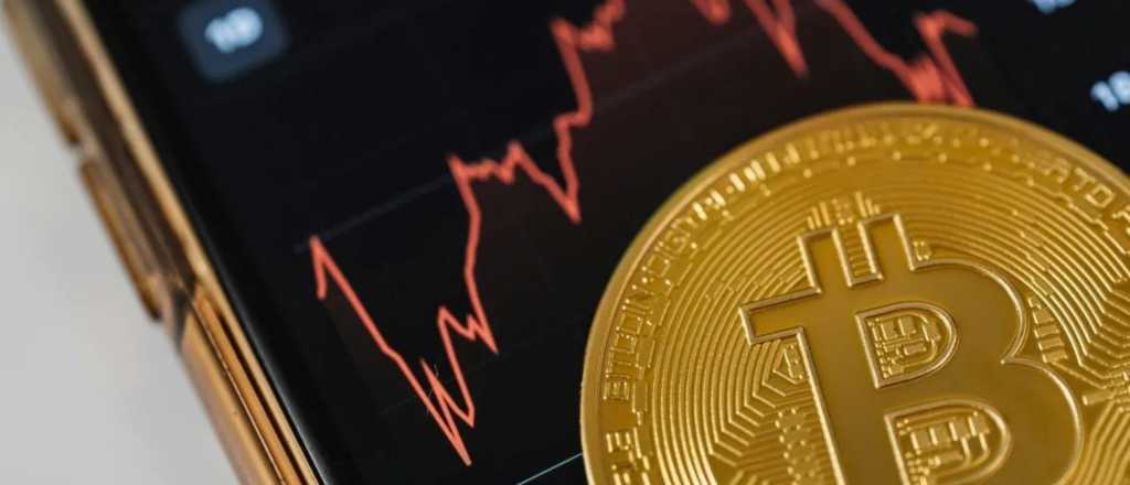 El Bitcoin no frena su ca&iacute;da y pierde terreno en el inicio de la semana