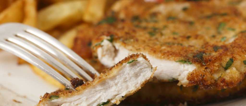 Milanesa keto sin harina ni pan rallado: el método para que quede crujiente