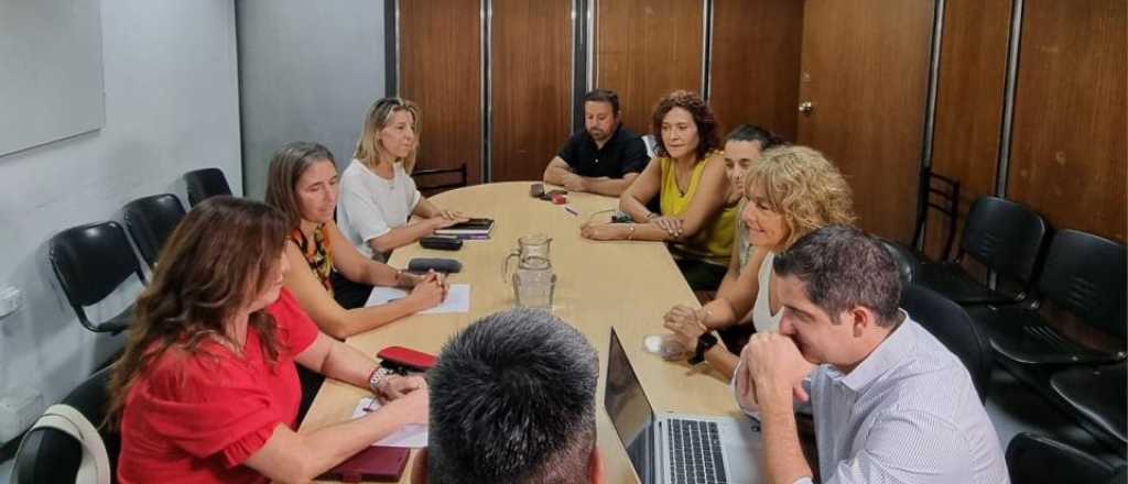 Paritarias: el Gobierno ofreci&oacute; 7% a tres gremios y el rechazo fue un&aacute;nime