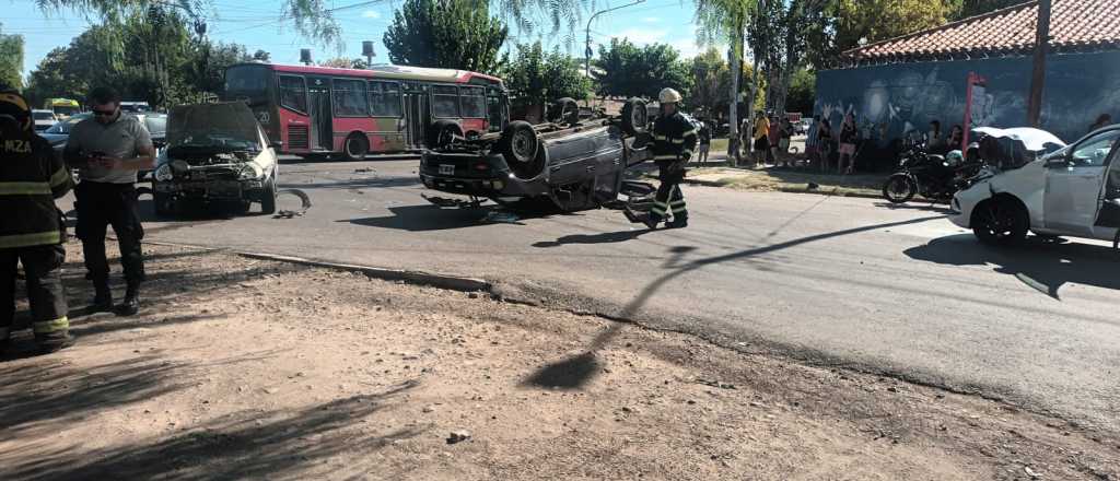Triple choque y vuelco en Maip&uacute;