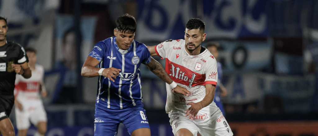Godoy Cruz volvi&oacute; a decepcionar y qued&oacute; eliminado en su debut