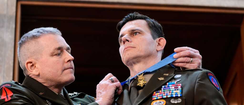 Trump condecoró al piloto de la operación de extracción de Maduro