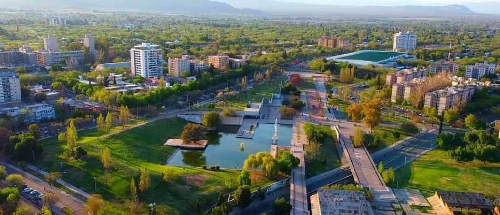 Parque Central, el oasis en medio del concreto que nació sobre las vías