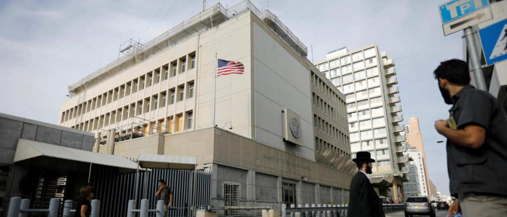 Estados Unidos ordena evacuar parte de su embajada en Israel