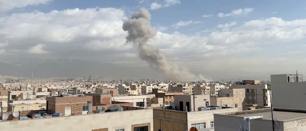 Israel y EEUU atacaron Ir&aacute;n y se declar&oacute; el estado de emergencia