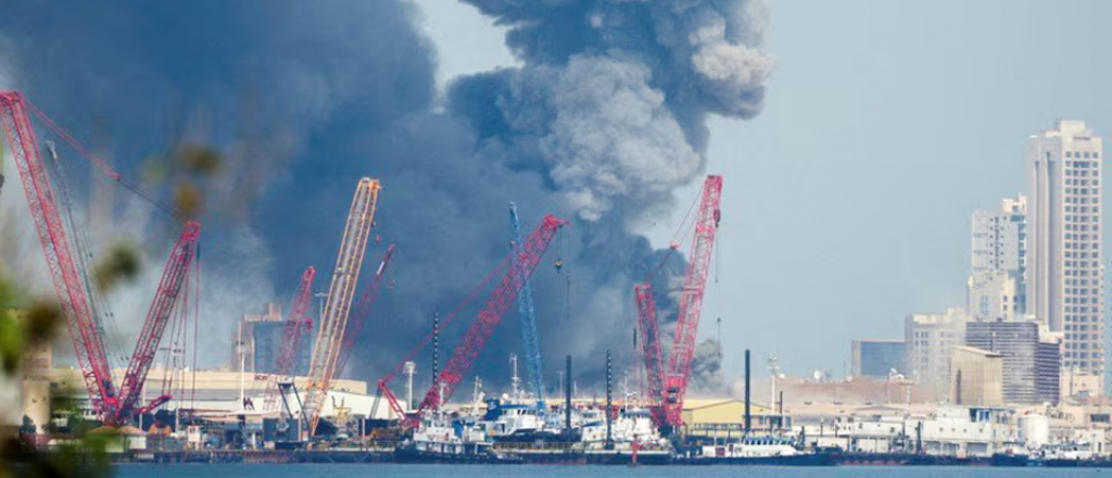 Vuelos en jaque: aerolíneas suspenden rutas tras los ataques de EE.UU. e Israel a Irán