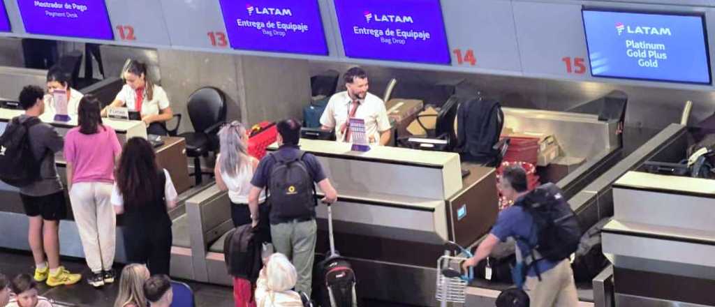 Durante febrero salieron casi el triple de turistas de los que llegaron al pa&iacute;s