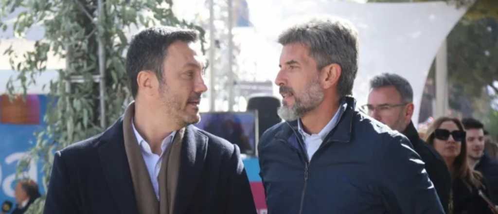 Mientras Petri y Villarruel se cruzaban, Suarez com&iacute;a pochoclos