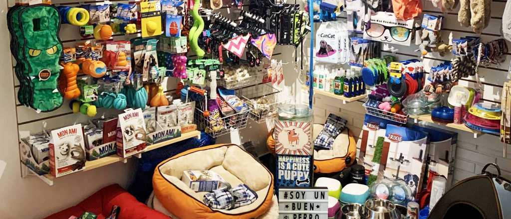 Denuncian a una tienda para mascotas por cobrar productos que no entrega