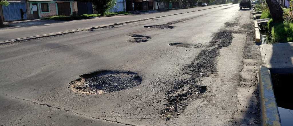 Parece la Luna: una calle de Las Heras "craterizada"