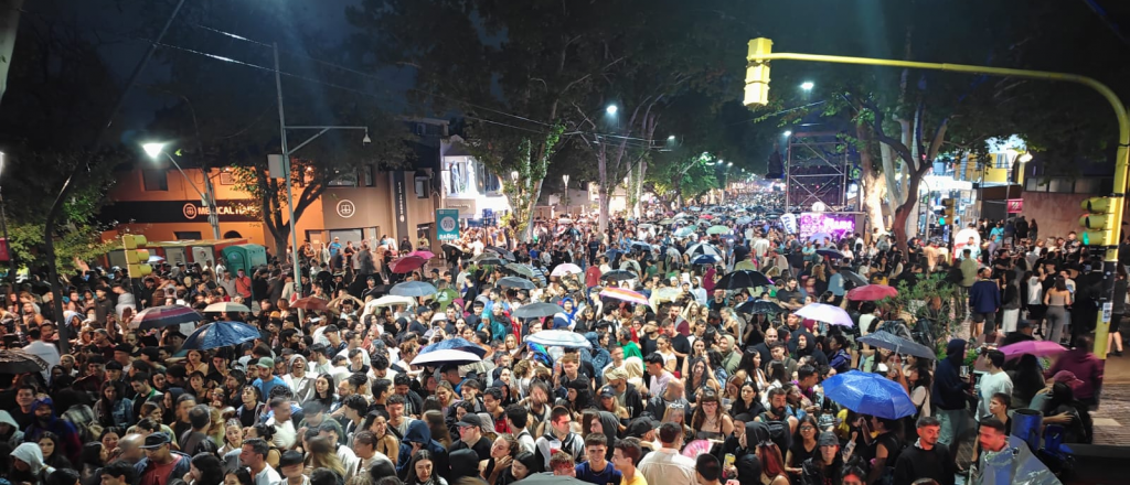 Ni la lluvia pudo: la Ar&iacute;stides vibr&oacute; al ritmo de los beats y Conociendo Rusia