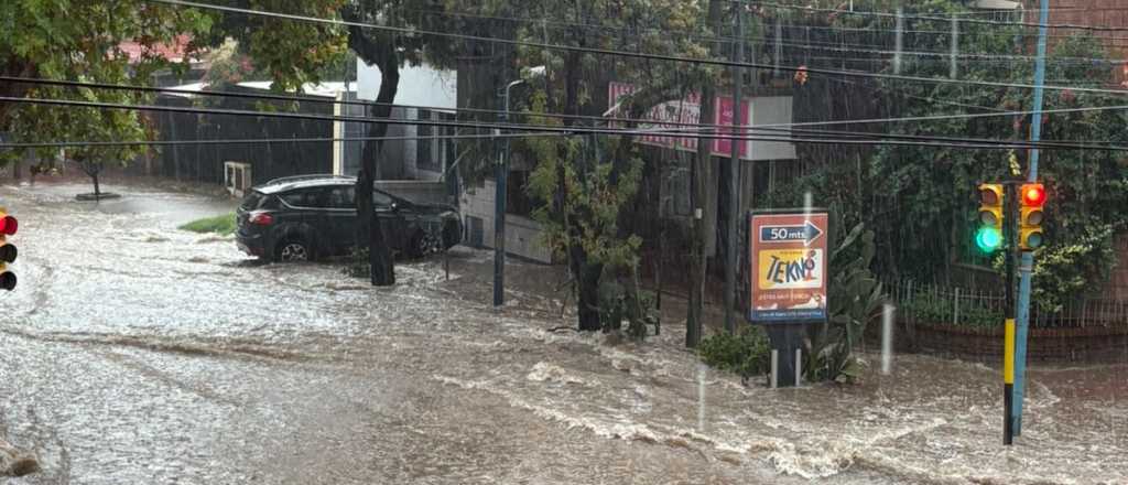 Fuertes lluvias y granizo en el Gran Mendoza