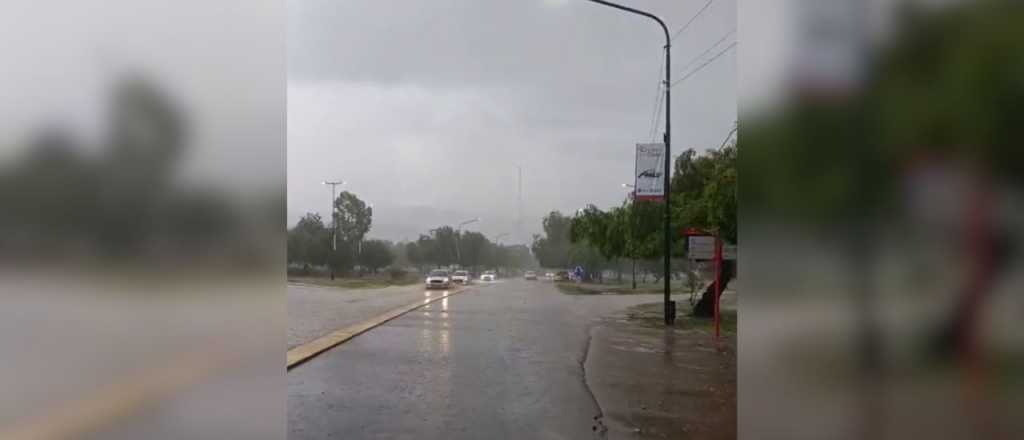 Era imposible: la tormenta aneg&oacute; los alrededores del Frank Romero Day
