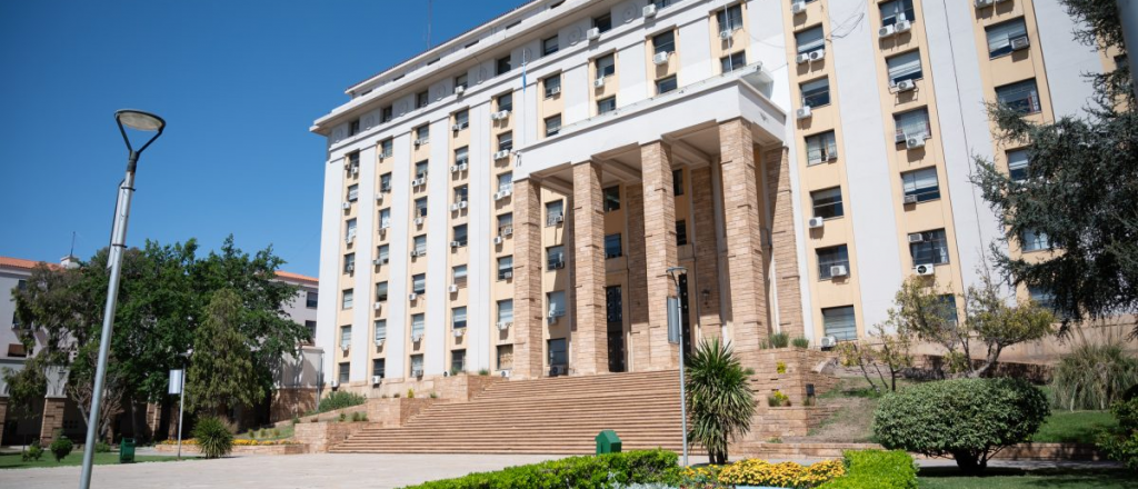 Mendoza ya oficializ&oacute; la "Ley Hojarasca II" para eliminar normas obsoletas